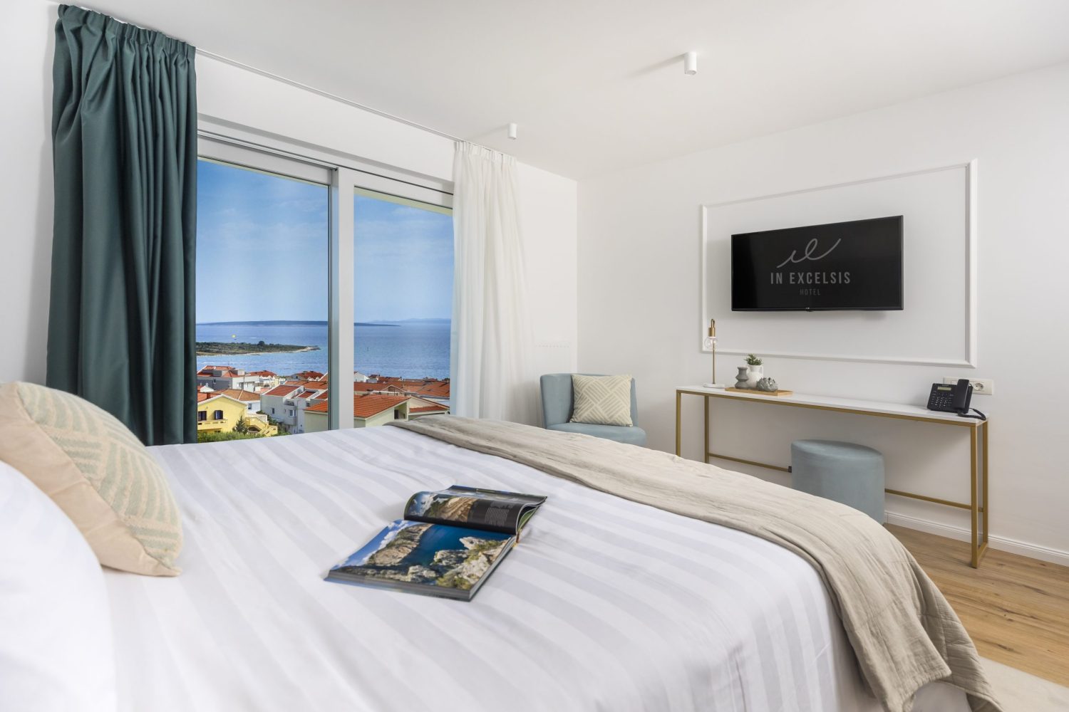 Superior Room (12) Sea-city view